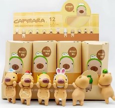 [S11770] SONNY ANGEL, SERIE CAPYBARA, NANO ADHESIVO, TAMAÑO 7,5 CM