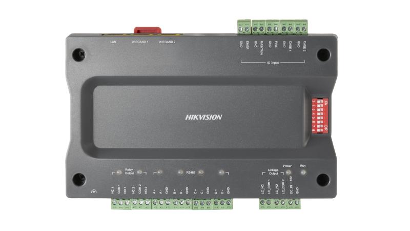 CONTROLADOR MAESTRO DE ELEVADORES / PUEDE CONTROLAR 128 PISOS / ALMACENA 20.000 TARJETAS Y 50.000 EVENTOS / COMUNICACION RJ-45 Y RS-485 / 2 LECTORES DE TARJETA WIEGAND O RS-485 / MARCA HIKVISION / MODELO DS-K2210
