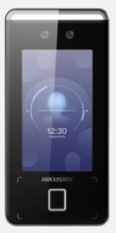 TERMINAL DE ACCESO FACIAL // LENTE DUAL, RESOLUCIÓN 1080P // PANTALLA TÁCTIL DE 4,3 PULGADAS // MÁX. CAPACIDAD DE 3000 CARAS, MAX. 3000 TARJETAS Y 3000 HUELLAS // MÓDULO DE LECTURA DE TARJETAS MIFARE INTEGRADO // 1 INTERFAZ DE RED, 1 RS-485, 1 WIEGAND, 1 SALIDA DE BLOQUEO, 1 BOTÓN DE SALIDA, 1 ENTRADA DE CONTACTO DE PUERTA // UNIDAD DE LECTURA DE HUELLA DACTILAR // ALERTA DE USO DE MASCARILLA // DISTANCIA DE RECONOCIMIENTO FACIAL: 0,5 M A 1,5 M // PROTECCIÓN DE ENTRADA IP65 // MARCA HIKVISION