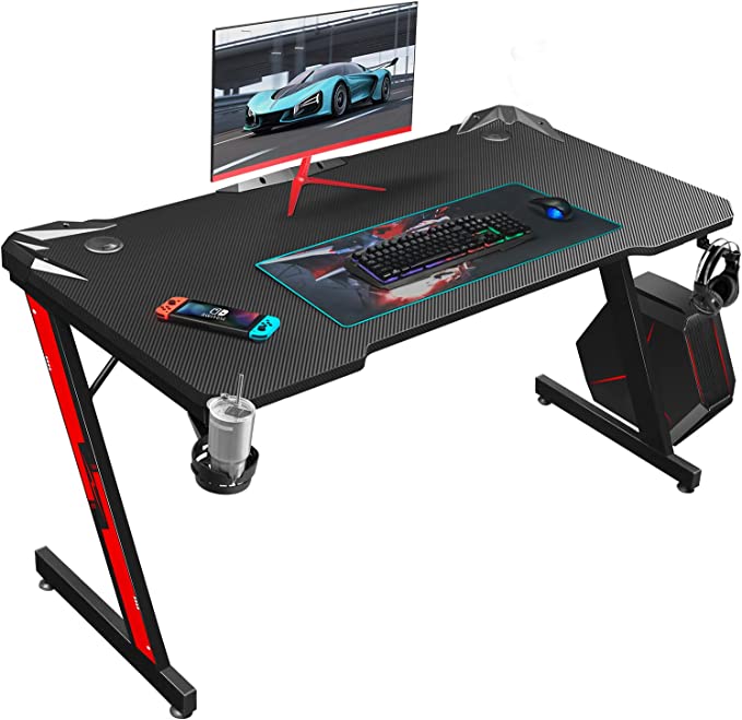 ESCRITORIO GAMER // DIMENSIONES 44 X 23.6 X 29.3 PULGADAS // INCLUYE: PORTAVASOS, GANCHO PARA AURICULARES, PORTA AUDIFONOS, // SUPERFICIE DE FIBRA DE CARBONO DURADERA Y DISEÑO DE ARCO ERGONÓMICO // BASE ROBUSTA EN FORMA DE Z //  ENSAMBLAJE SENCILLO Y RÁPIDO // MARCA HOMALL
