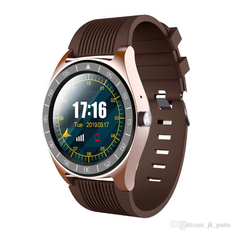 SMARTWATCH CON PUERTO SIM MODELO V5 COLOR DORADO / RAM 32M y ROM 32M / CAMARA 0.8MP / BLUETOOTH / MANOS LIBRES, SMS / ALARMA, REPORTE DE SUEÑO, RADIO FM, Y MULTIPLES FUNCIONES / NOTIFICACIONES TWITTER, FACEBOOK, OTROS PIXEL / BATERIA 350mAh